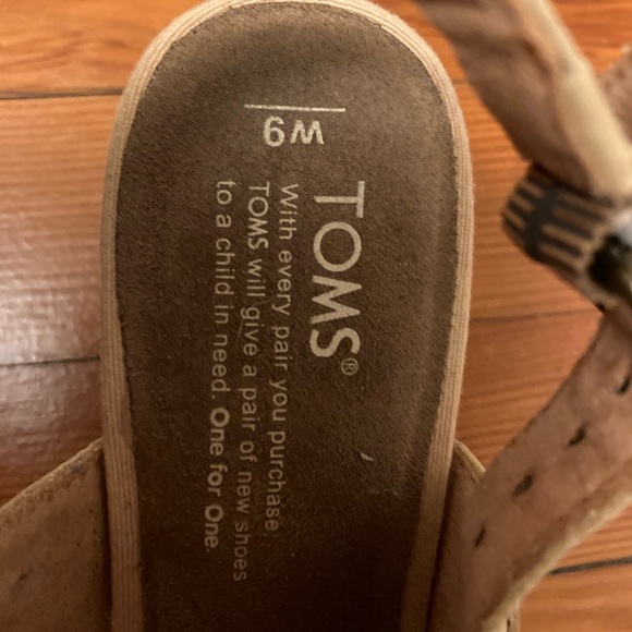 Sandals - Picture 3 of 3